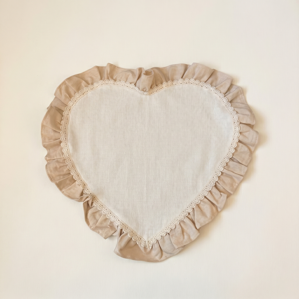 Tovaglietta cuore con volant beige